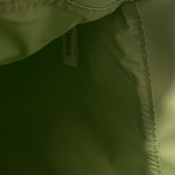 Clinique Green Waterproof Tote - Picture 4 of 5